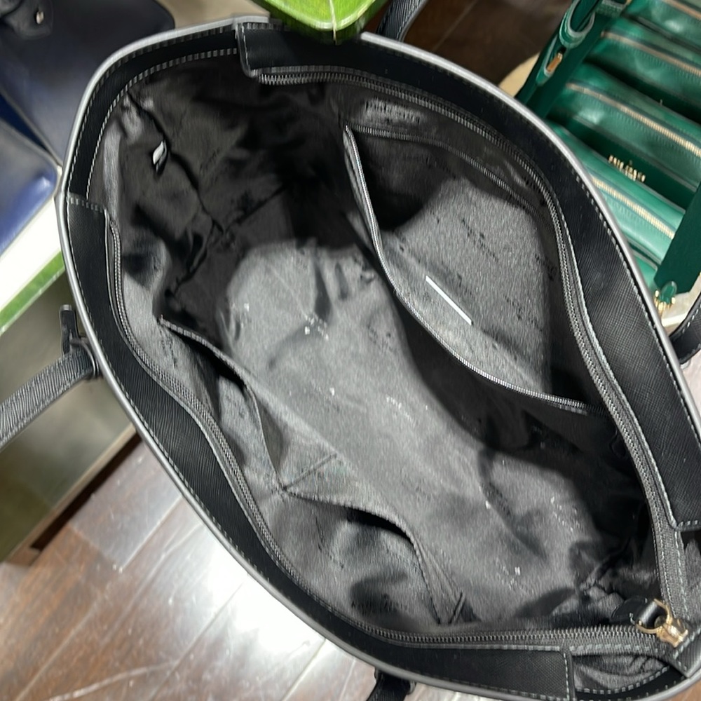 Kate Spade Schuyler Medium Tote
COLOR:
Black
NWT - Picture 11 of 16